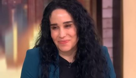 Женщина 25 лет избегала секса и родила 14 детей