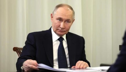 Путин пошутил над Песковым из-за переговоров с Трампом