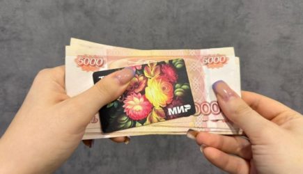 Заморозят до 50 тысяч рублей: для россиян, кто переводит с карты на карту, подготовили неприятный сюрприз