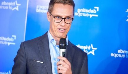 Президент Финляндии призывал вооружить Украину «до зубов»