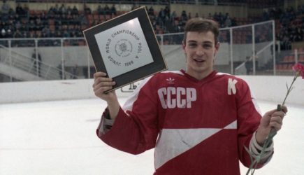 Легендарный хоккеист задержан за мастурбацию у столичной детской библиотеки