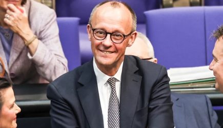 Объявивший России войну кандидат в канцлеры ФРГ нарвался на крупные неприятности