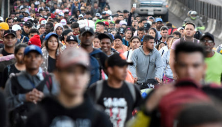 Почему тысячи мигрантов лишились сертификатов?