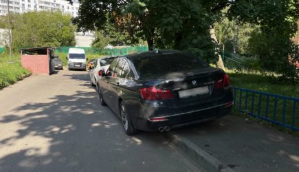 В России вырастут штрафы за парковку на тротуарах