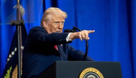 Трамп презирает Зеленского и убежден в слабости Украины