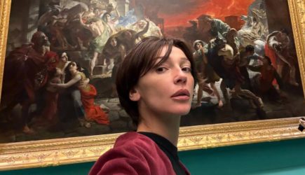 Ивлеева покинула Россию и показала &#171;голое&#187; фото