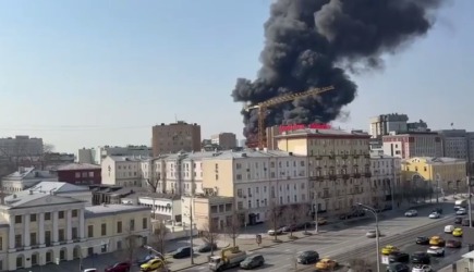 Крупный пожар начался в центре Москвы сегодня днём