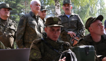 Министр обороны России провел совещание по вопросам увеличения численности ВС РФ