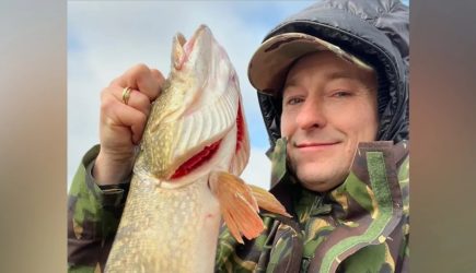 «Спасибо, Дон-батюшка»: Безруков оказался в центре скандала из-за фотографии с рыбалки