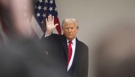 Трамп объявил всему миру торговую войну. Как это отразится на России?