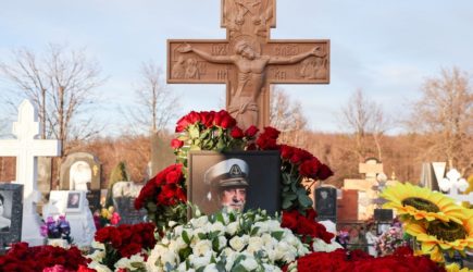 На надгробии Бедроса Киркорова исправили ошибку