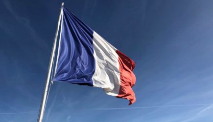 Во Франции подняли бунт из-за Путина