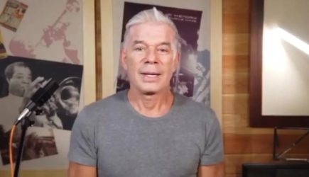 Газманов пришел на концерт в Кремль с рассеченным лбом