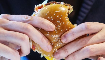 Диетолог перечислила продукты, провоцирующие старение