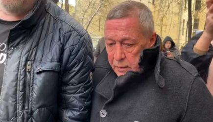 «Тюрьма — не курорт»: Нарколог оценил состояние Ефремова после выхода на свободу