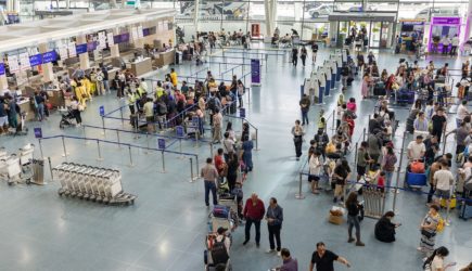 Сотни россиян застряли в аэропорту Пхукета и не могут вернуться на родину