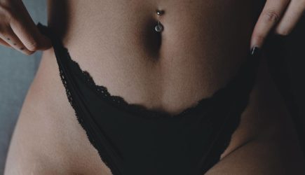 Сексолог объяснил технику достижения сквирта