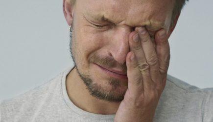 &laquo;Шоколадки и забота не помогут&raquo;: Уролог рассказал, что такое &laquo;мужской ПМС&raquo; и как к нему готовиться