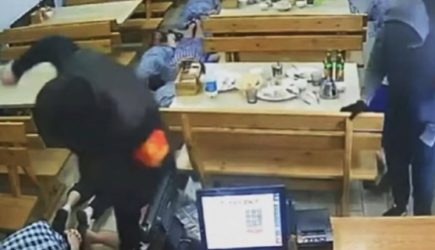 «Постараемся использовать эту ситуацию». В Киргизии довольны скандалом с Россией из-за рейда в бане для мигрантов