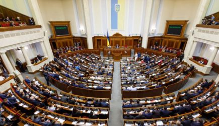 В&nbsp;Верховной Раде разгорелся скандал из-за продления военного положения