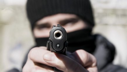 Неизвестный устроил стрельбу возле детской площадки в&nbsp;российском городе