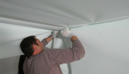 С 19 апреля полностью запрещен монтаж натяжных потолков: заставят снять и не разрешат установить новые