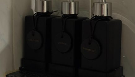 Эликсиры для волн: Сказка о том, как спасти волосы от морской воды и палящего солнца