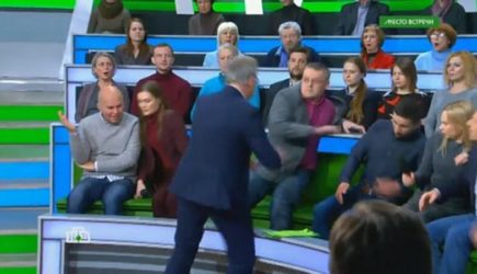 Вы понимаете, что такое совесть? Ведущий НТВ подрался с украинцем, который оскорбил жертв войны в Донбассе