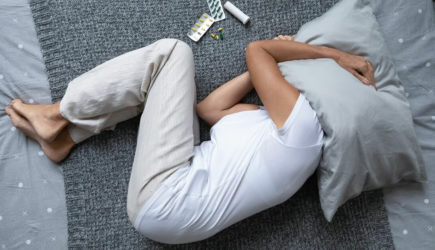 Мошенники заставили студентку раздеться на камеру