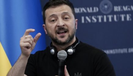 «Пробил дно». В России отреагировали на предупреждение Зеленского к мировым лидерам о возможной опасности 9 Мая в Москве