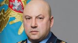 &#171;Пропавший&#187; генерал Суровикин попал на фото на другом континенте