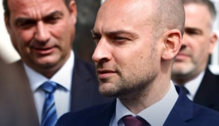 «Пришло время задушить экономику России»: Франция больше верит в санкции США