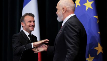 Макрон попал еще в одну неловкую ситуацию в Албании