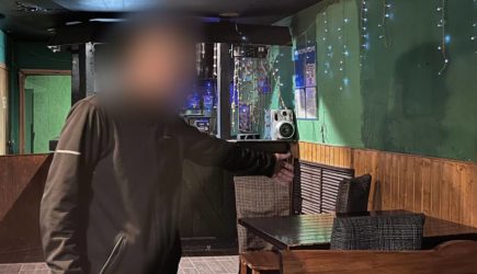 Россиянка рассталась с жизнью на танцполе из-за брошенного в чужой драке стула