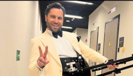 Александру Ревве выдали российский паспорт