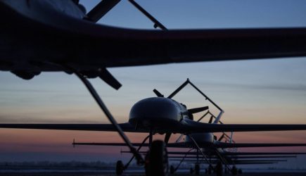 Дрон ВСУ врезался в крышу пятиэтажного дома на улице Металлургов в Туле