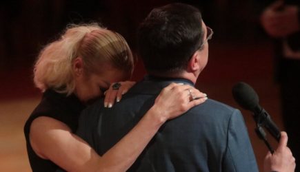 &#171;Люди, помогите!&#187;: Волочкова впала в истерику на похоронах Григоровича