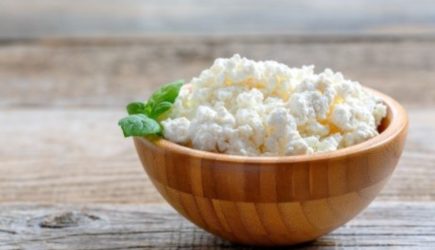 Выбросьте немедленно: кому творог принесет только беду