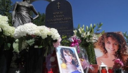 На могиле Жанны Фриске в день ее годовщины разгорелся скандал