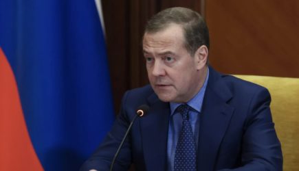 Медведев после событий с атаками Украины заверил, что «возмездие неизбежно»