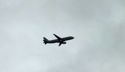 Российские пилоты увидели шар в небе над Москвой