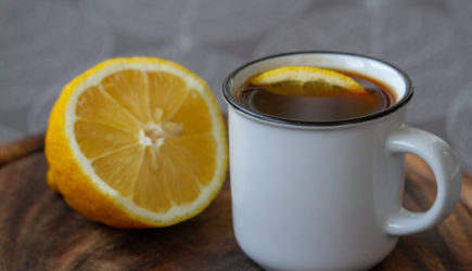 Неожиданное действие чая с лимоном: что делает с организмом