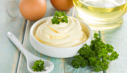 Многие ошибаются: лучшая замена майонезу — не сметана