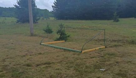 16-летнюю девушку придавило насмерть футбольными воротами в Мордовии