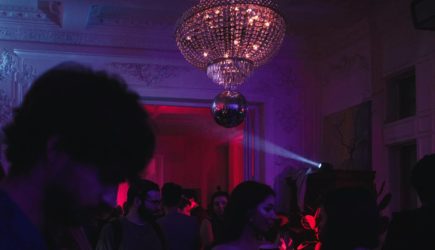 Женщина посетила роскошную секс-вечеринку и осталась недовольна