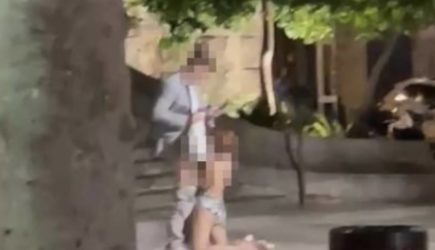 Туристы занялись оральным сексом перед церковью в Европе и попали на видео