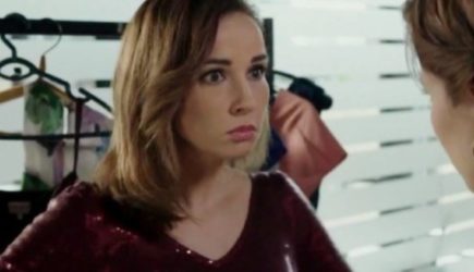 Кувыркавшаяся в постели Анфиса Чехова получила жуткую травму