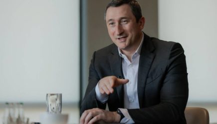 Суд на Украине отказался лишать полномочий бежавшего за границу министра