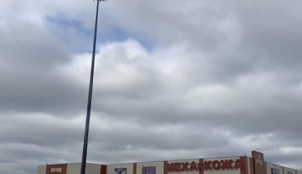 Фото с поднятым над крупнейшим рынком Москвы флагом Азербайджана оказалось фейком