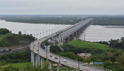 Улицы Хабаровска затопило после тропического ливня